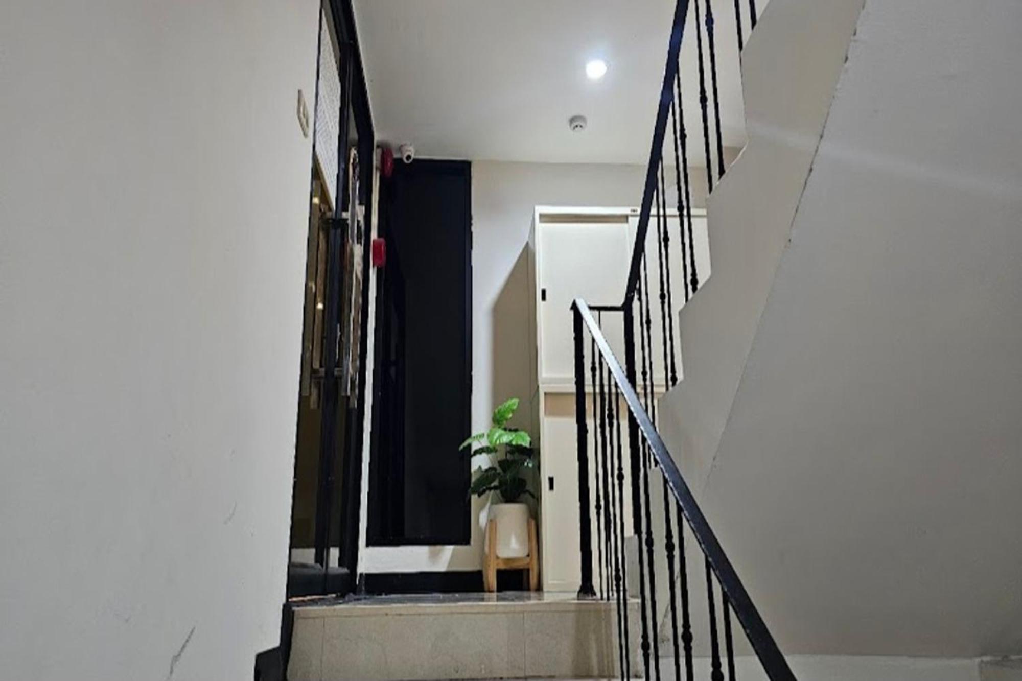 Bnb98 Silom Hotel Бангкок Екстер'єр фото