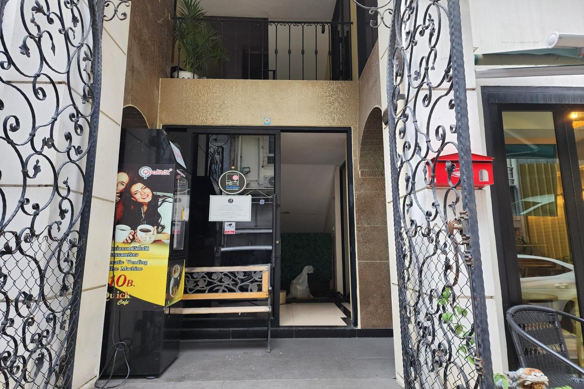 Bnb98 Silom Hotel Бангкок Екстер'єр фото