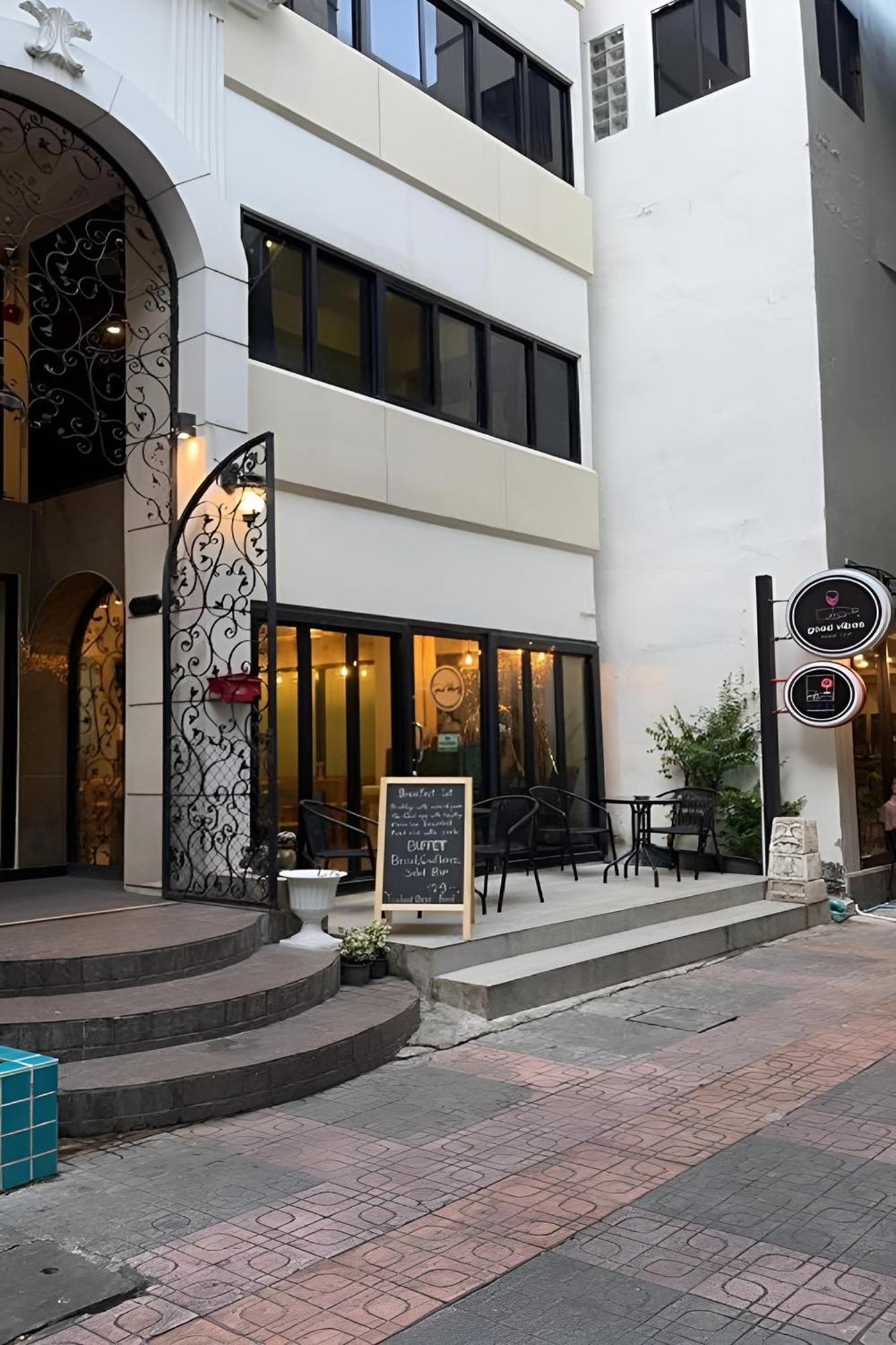 Bnb98 Silom Hotel Бангкок Екстер'єр фото