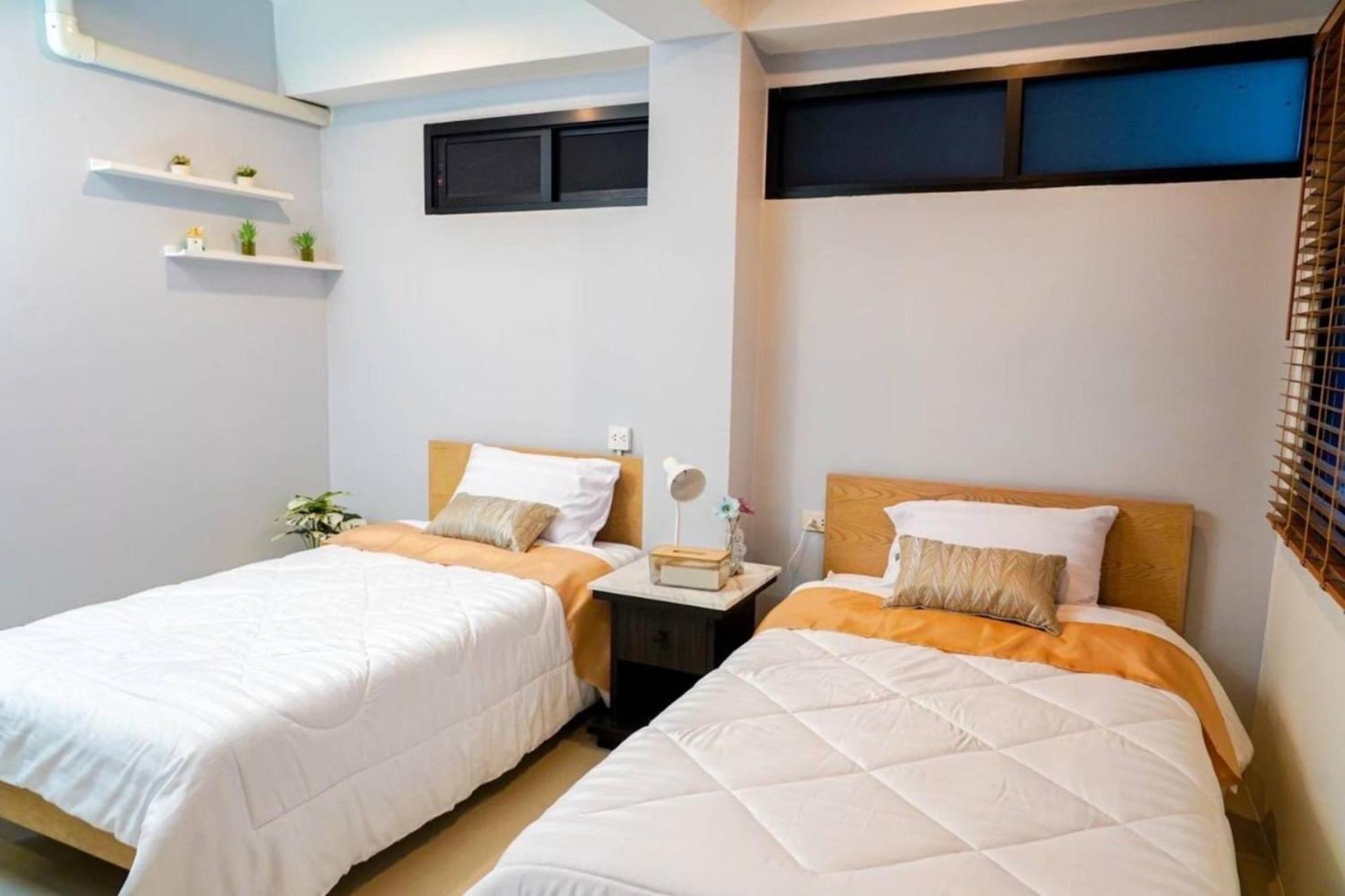 Bnb98 Silom Hotel Бангкок Екстер'єр фото