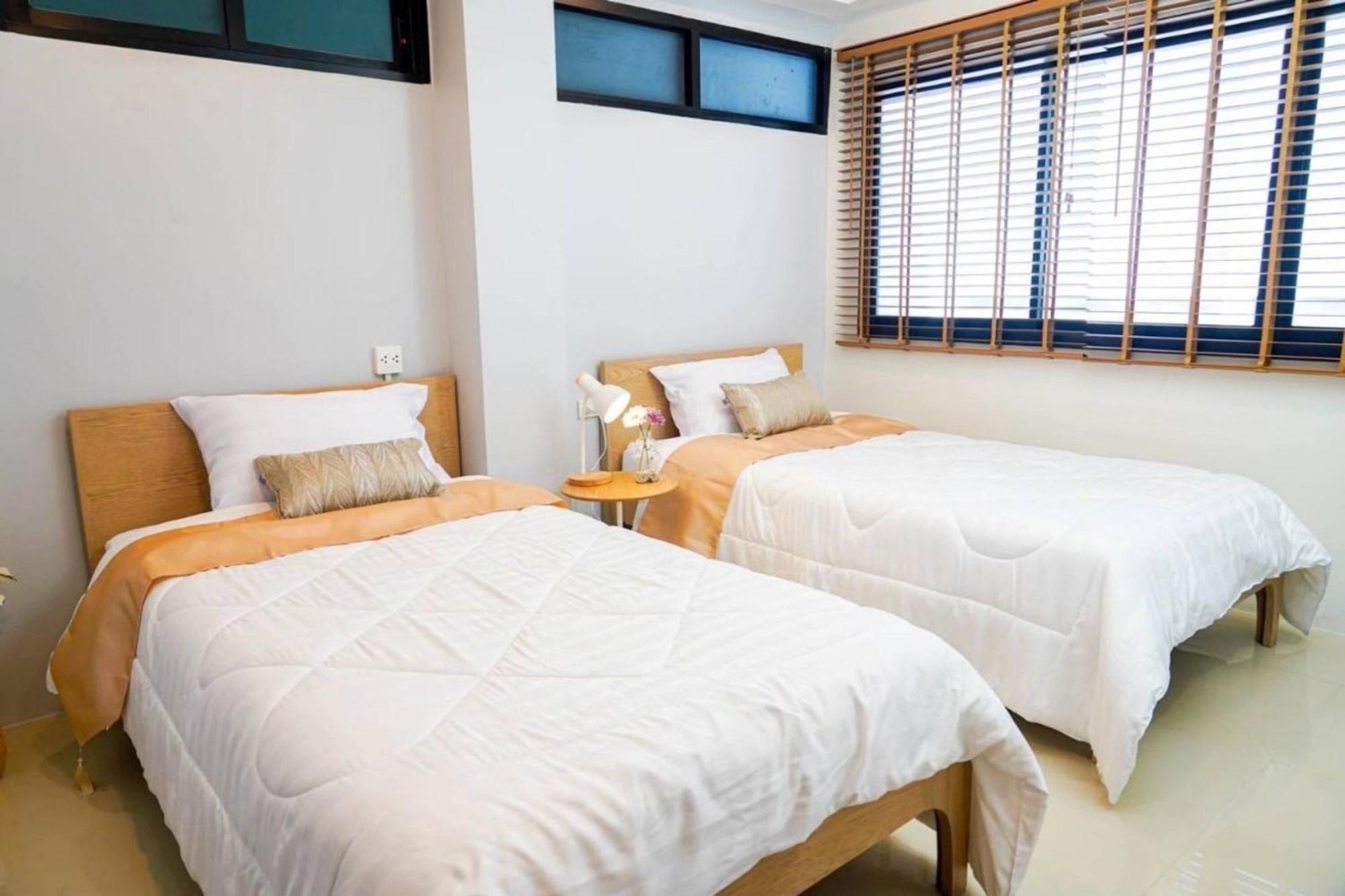 Bnb98 Silom Hotel Бангкок Екстер'єр фото