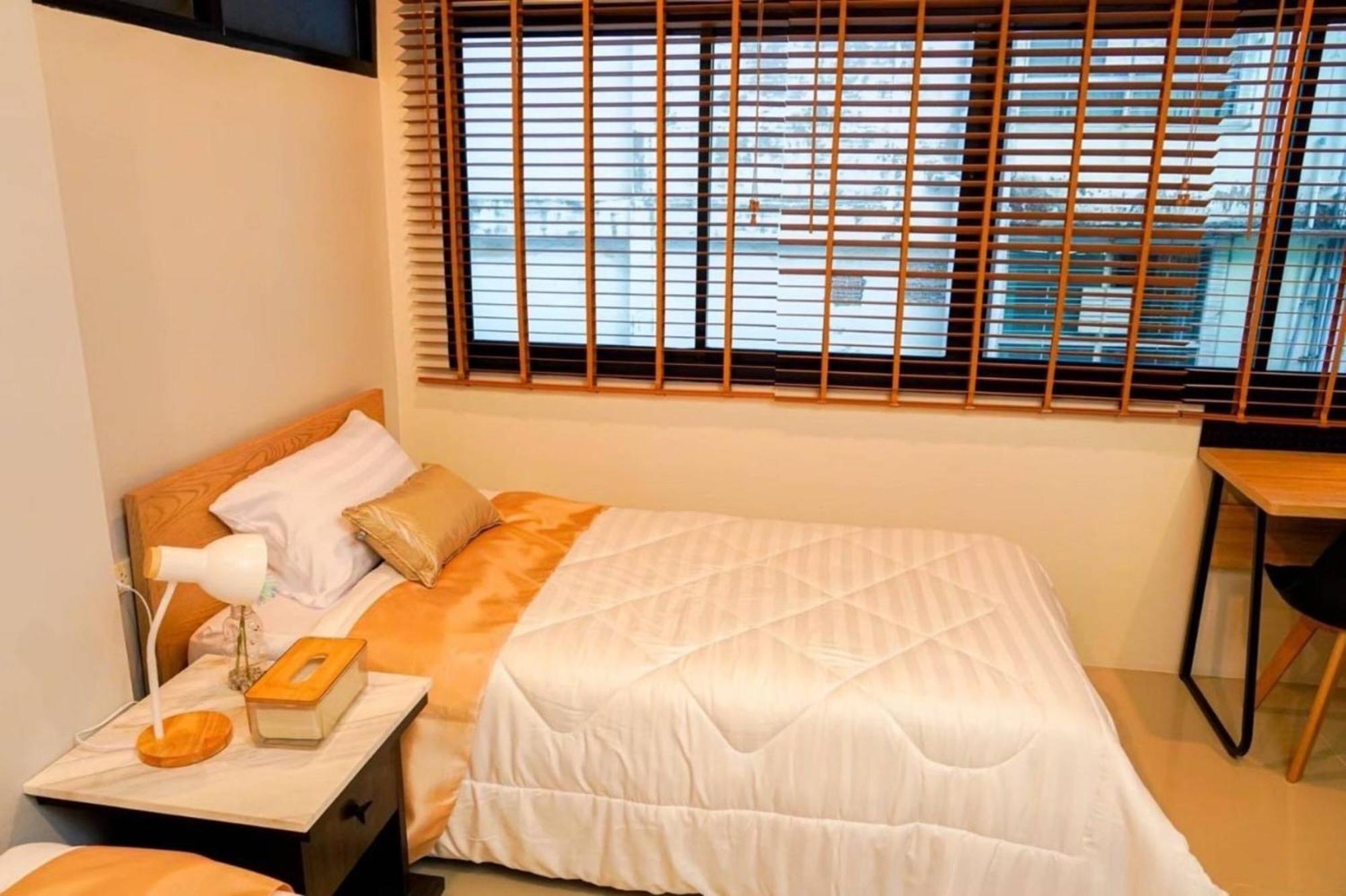 Bnb98 Silom Hotel Бангкок Екстер'єр фото