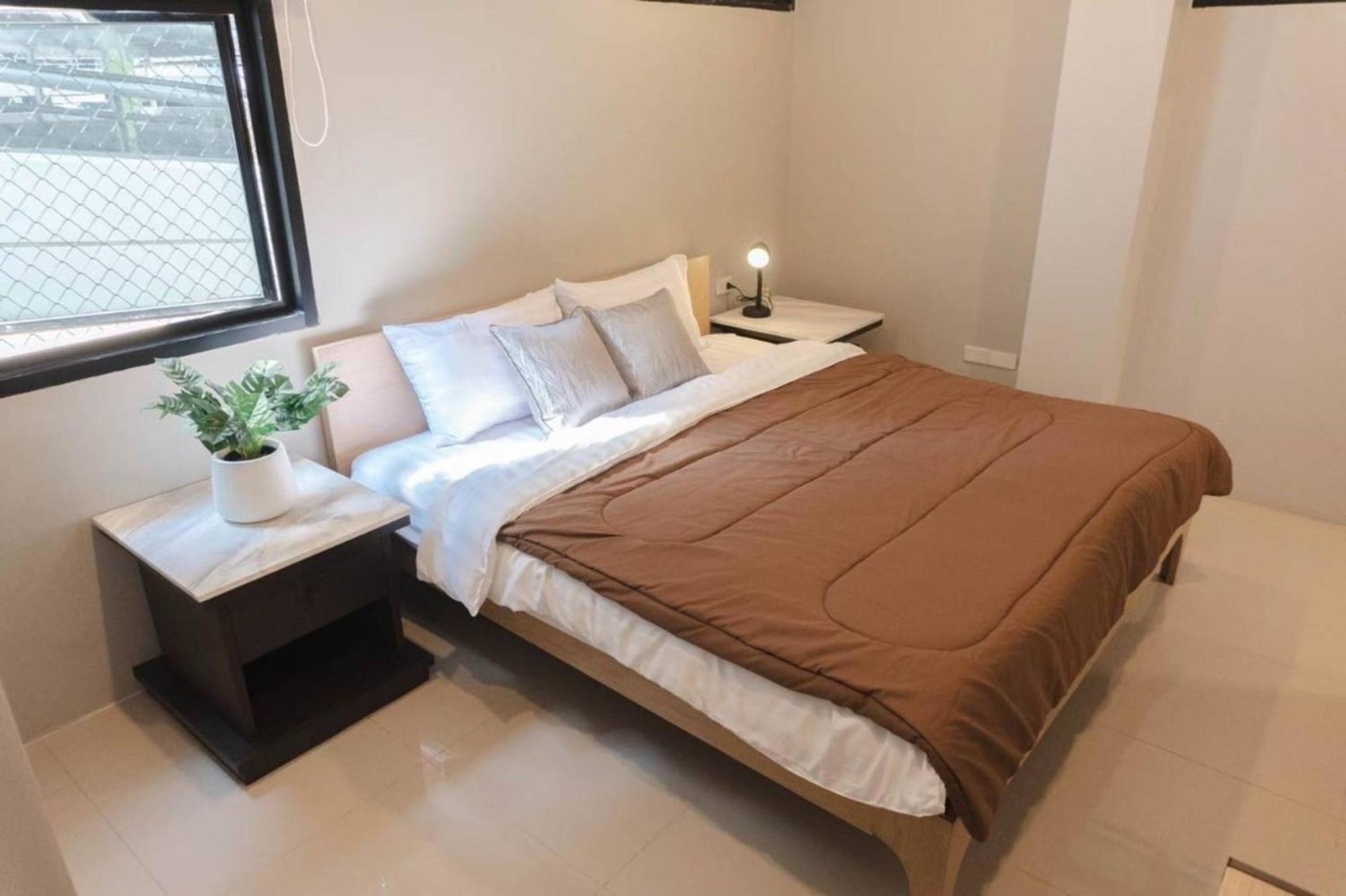 Bnb98 Silom Hotel Бангкок Екстер'єр фото
