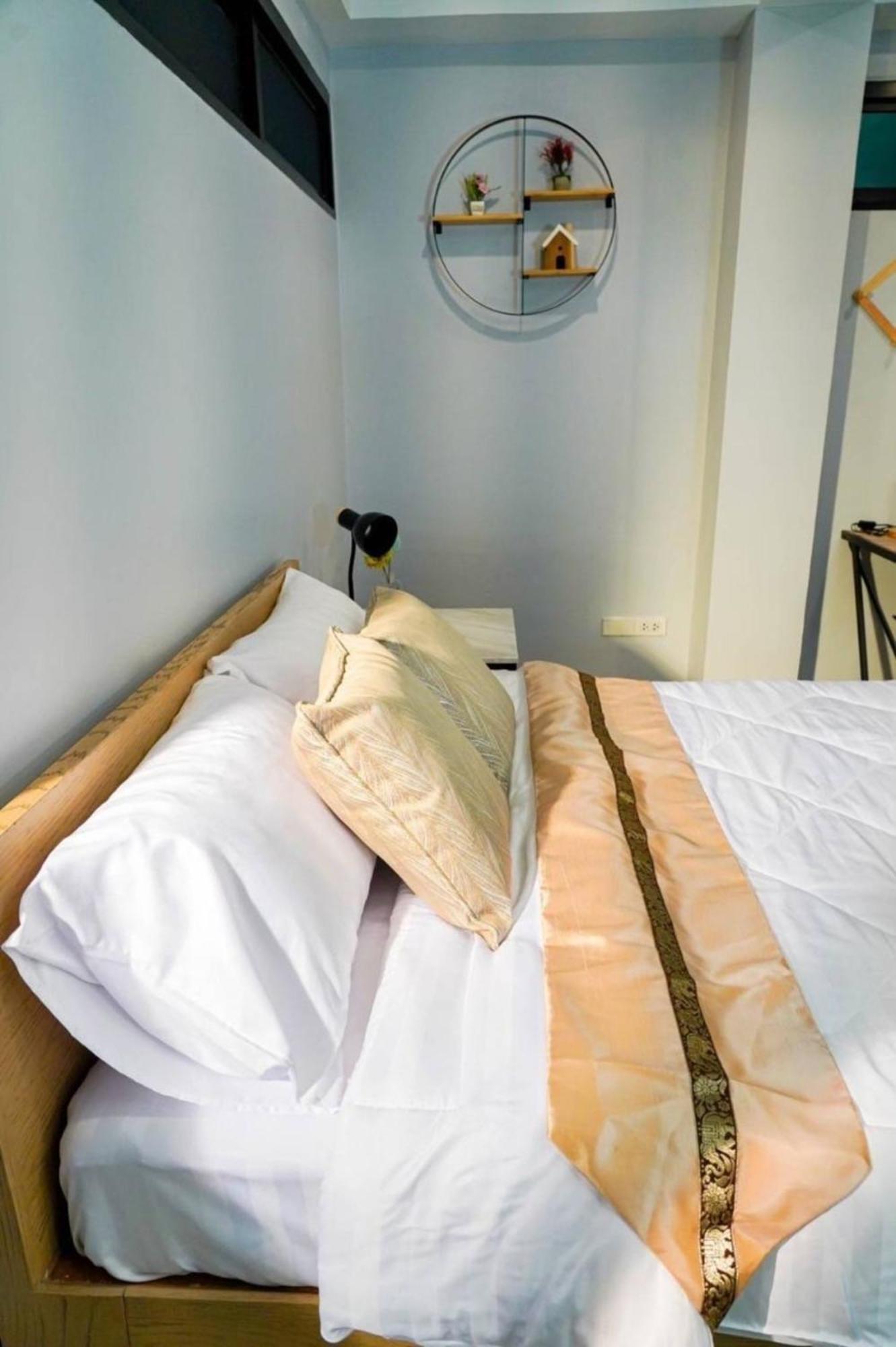 Bnb98 Silom Hotel Бангкок Екстер'єр фото