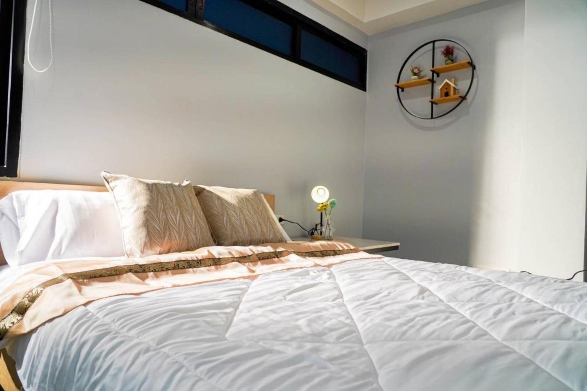 Bnb98 Silom Hotel Бангкок Екстер'єр фото