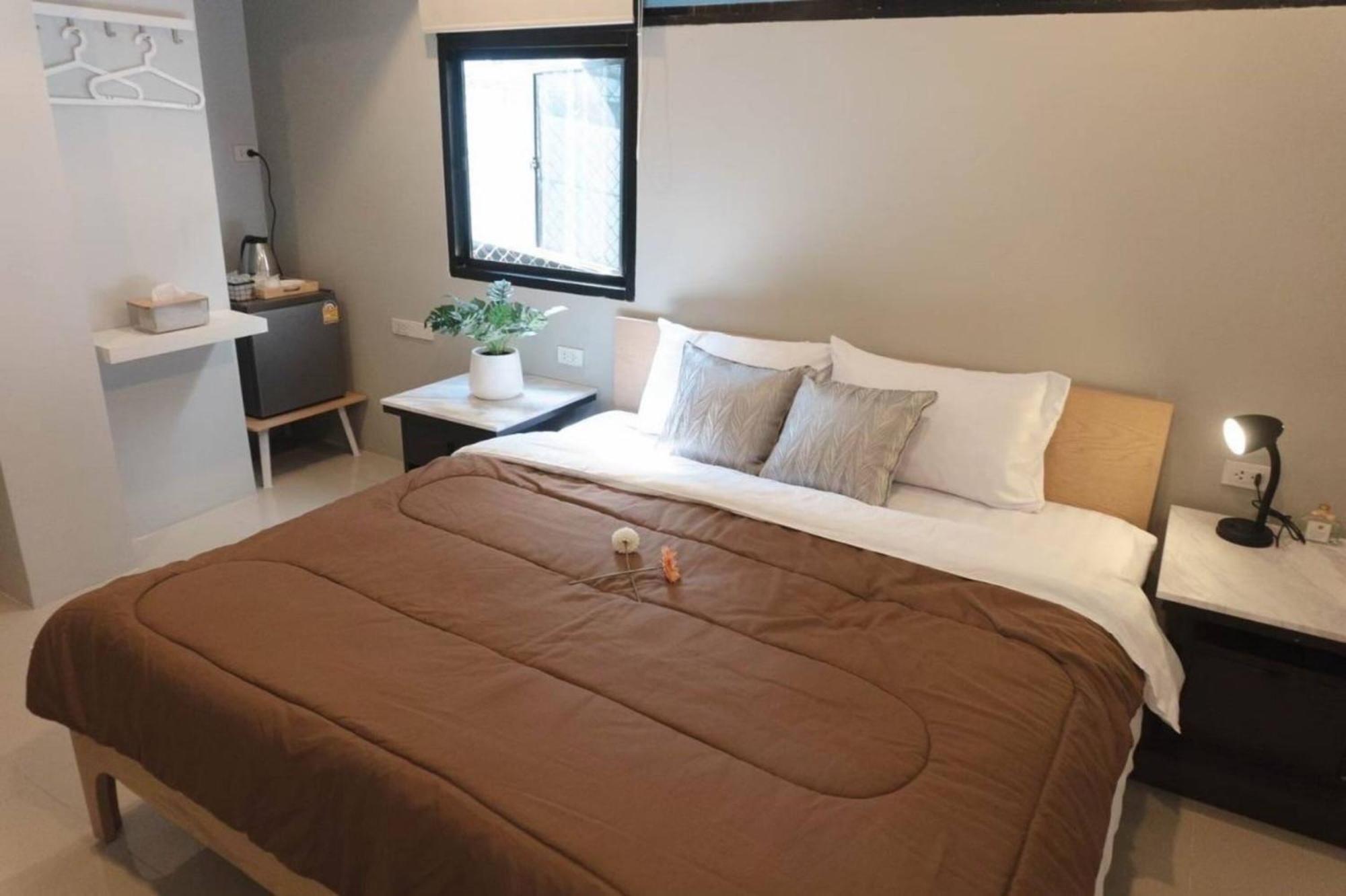 Bnb98 Silom Hotel Бангкок Екстер'єр фото