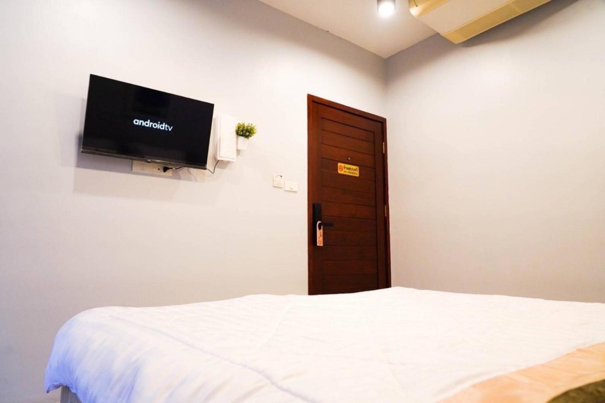Bnb98 Silom Hotel Бангкок Екстер'єр фото